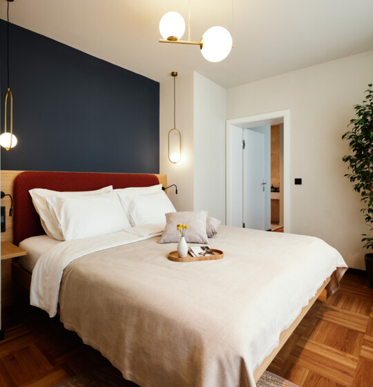 Circular Living in der Kategorie Deluxe Doppelzimmer mit Balkon und Blick zum Innenhof.